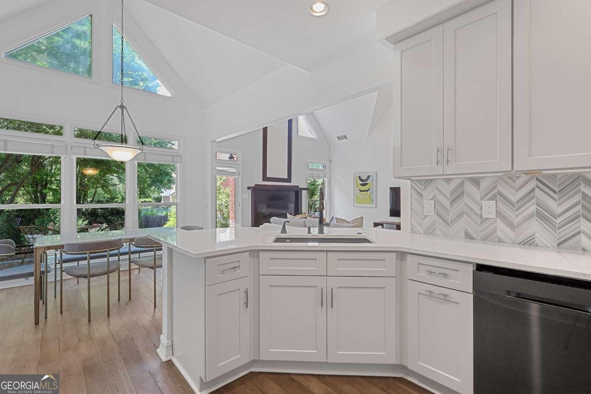 1174 Brookhaven North Circle Atlanta - 16