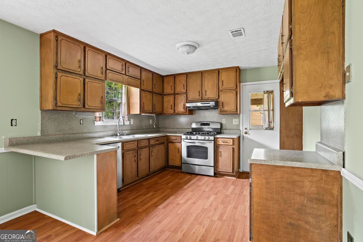 140 Carriage Circle Stockbridge - 7