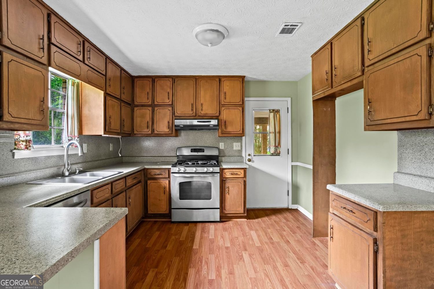 140 Carriage Circle Stockbridge - 8