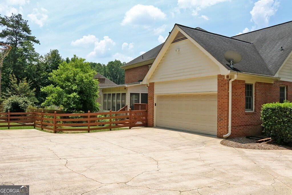 914 Newcastle Drive Lilburn - 25