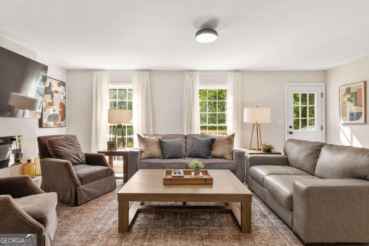 217 Skyland Drive Roswell - 9