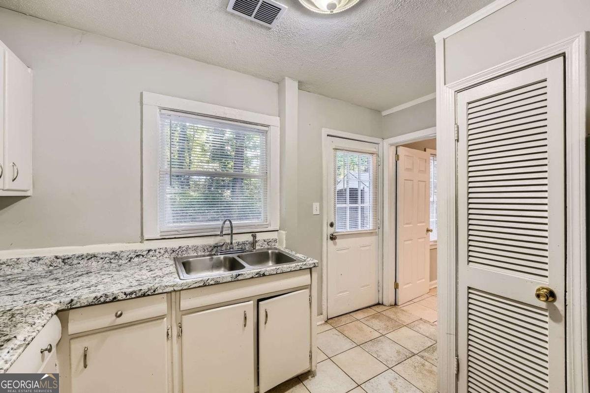 2275 Old Spring Road Smyrna - 12
