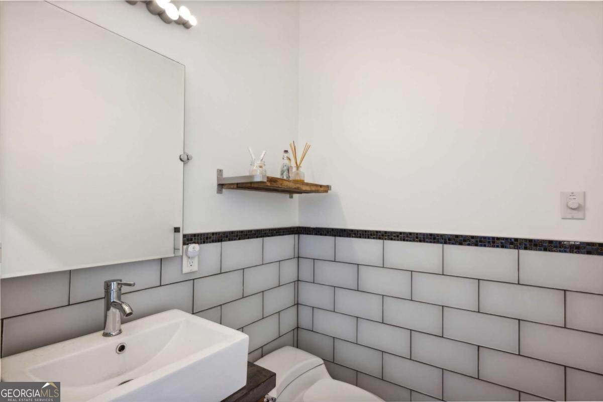 560 JOHN WESLEY DOBBS Avenue Atlanta - 16