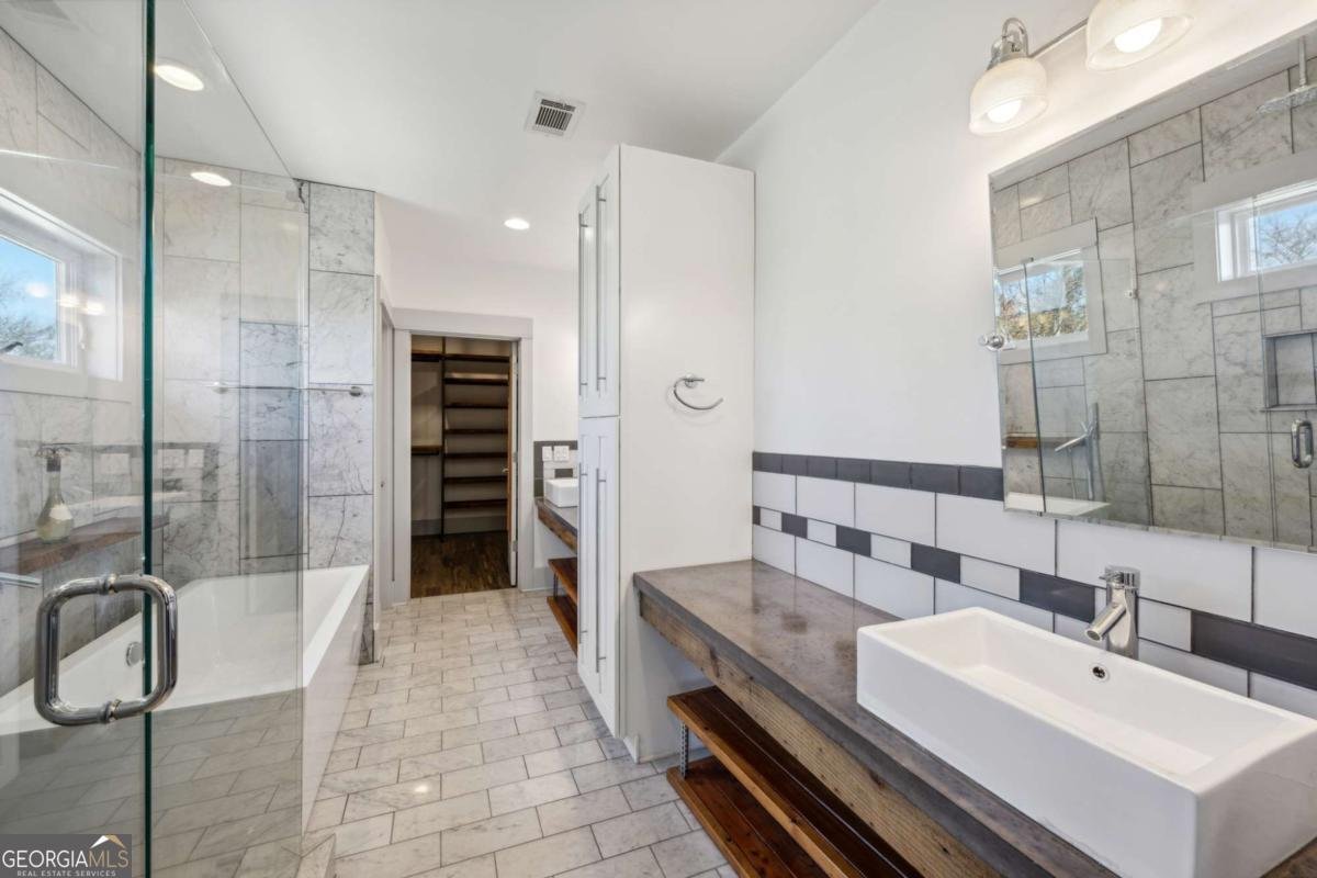 560 JOHN WESLEY DOBBS Avenue Atlanta - 39