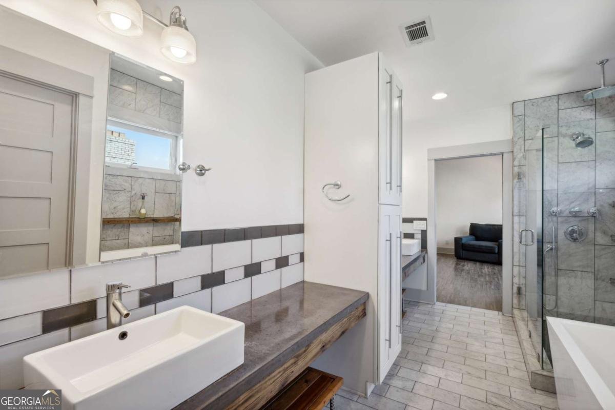 560 JOHN WESLEY DOBBS Avenue Atlanta - 41