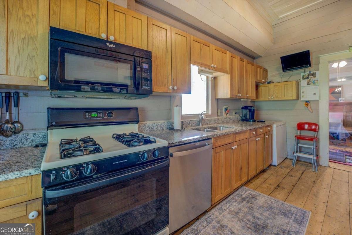 3011 Broughton Road Newborn - 12