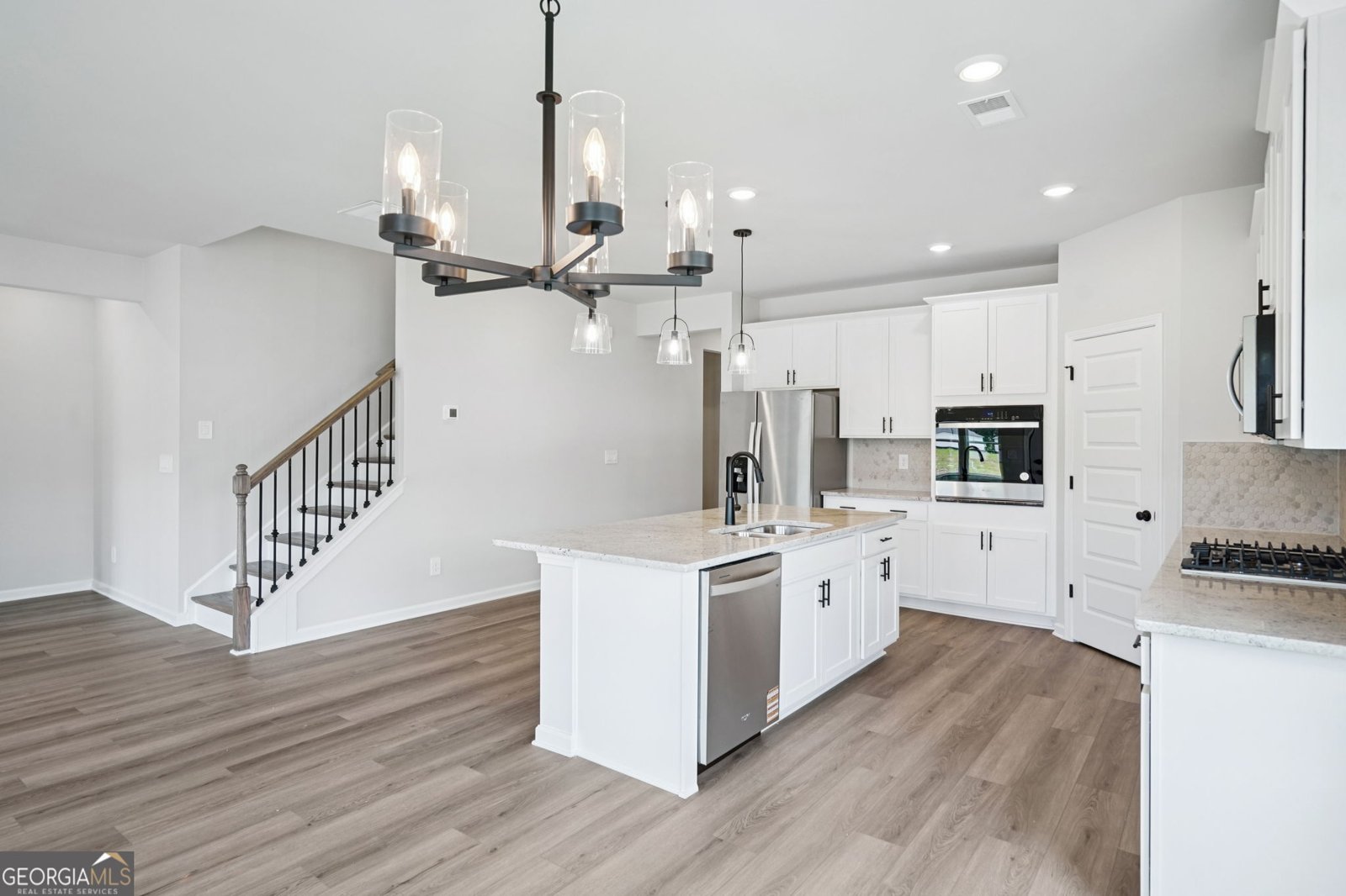 2888 SWEET RED CIRCLE Circle Braselton - 12