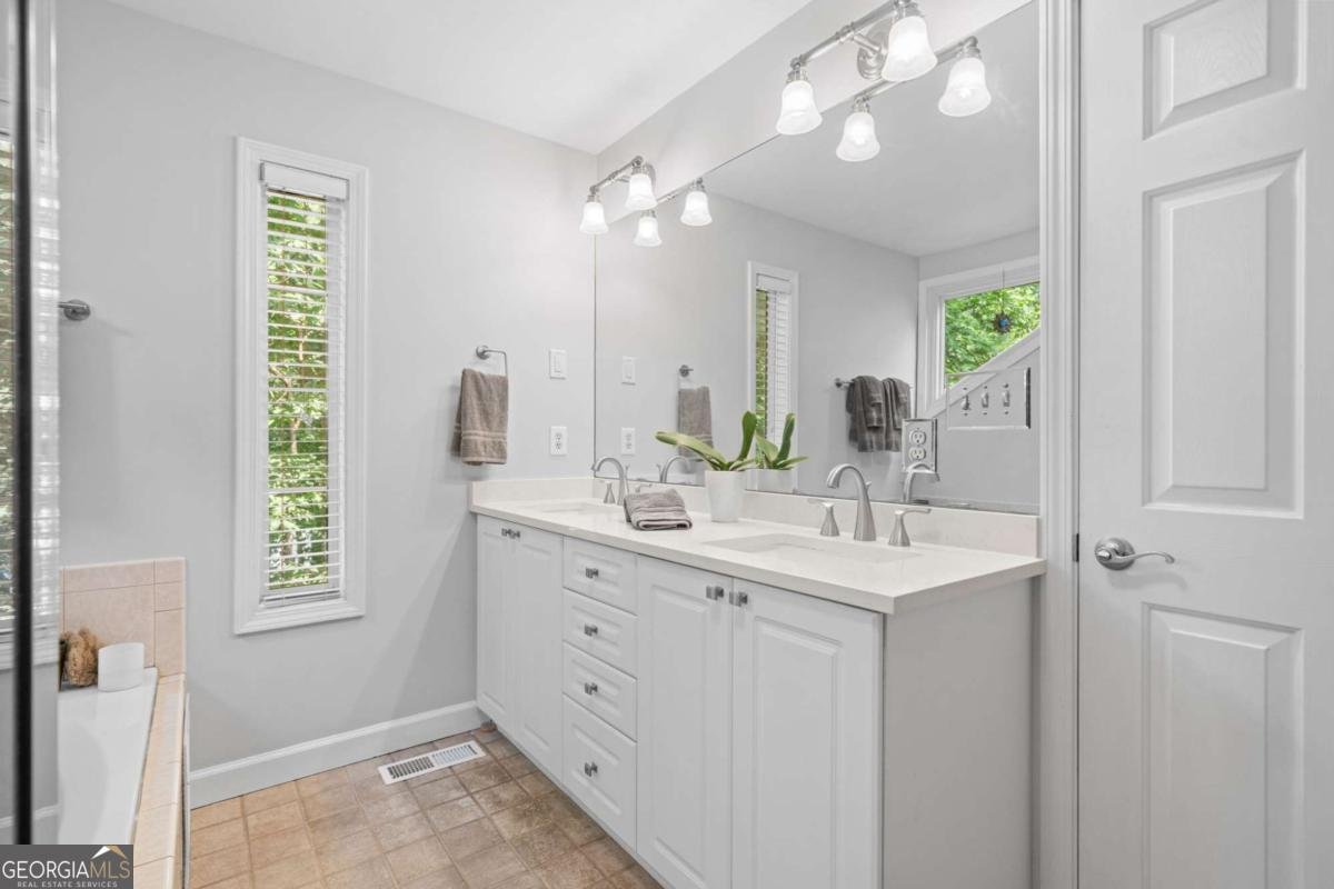 8535 Lynn Drive Gainesville - 26