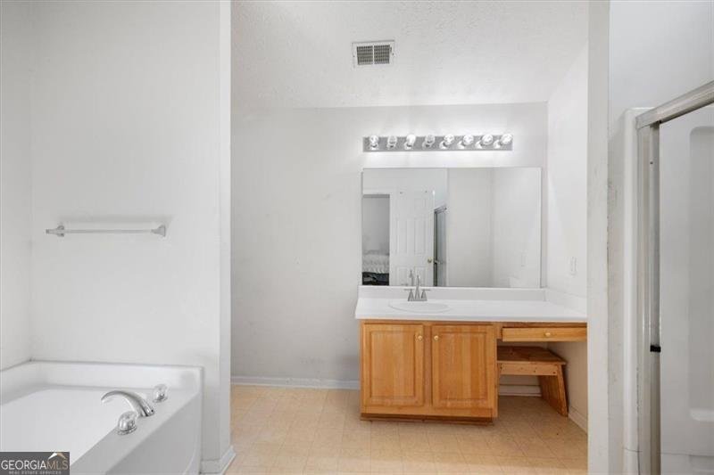 9562 LAKEVIEW Circle Union City - 25