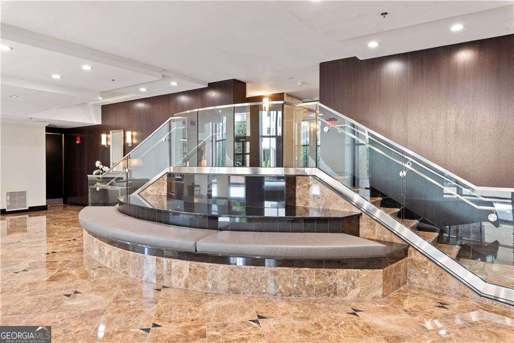 3481 Lakeside Drive Atlanta - 35