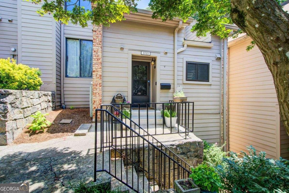 3723 Stonewall Circle Atlanta - 1
