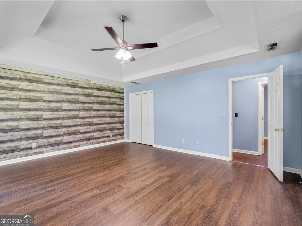 1601 River Glen Road Auburn - 27