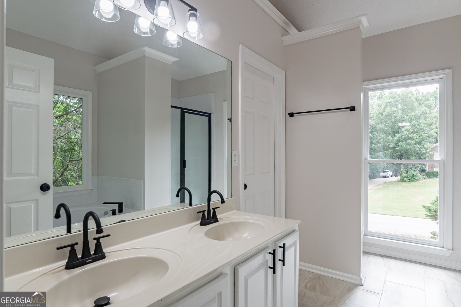 8265 Shadow Creek Drive Bethlehem - 11