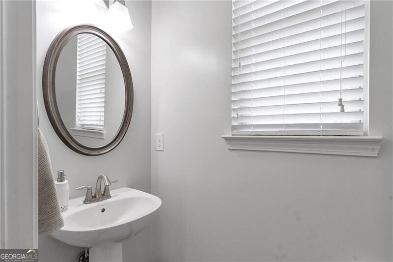 2193 HILLVIEW Drive Brookhaven - 19