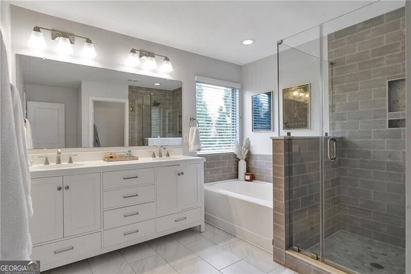 2193 HILLVIEW Drive Brookhaven - 24