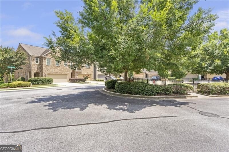 2193 HILLVIEW Drive Brookhaven - 33