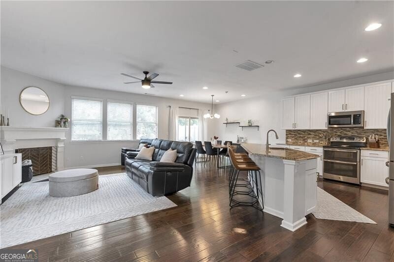 2193 HILLVIEW Drive Brookhaven - 4