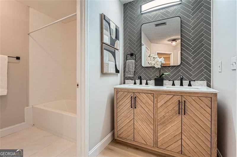 2801 VINEYARD Way Smyrna - 19
