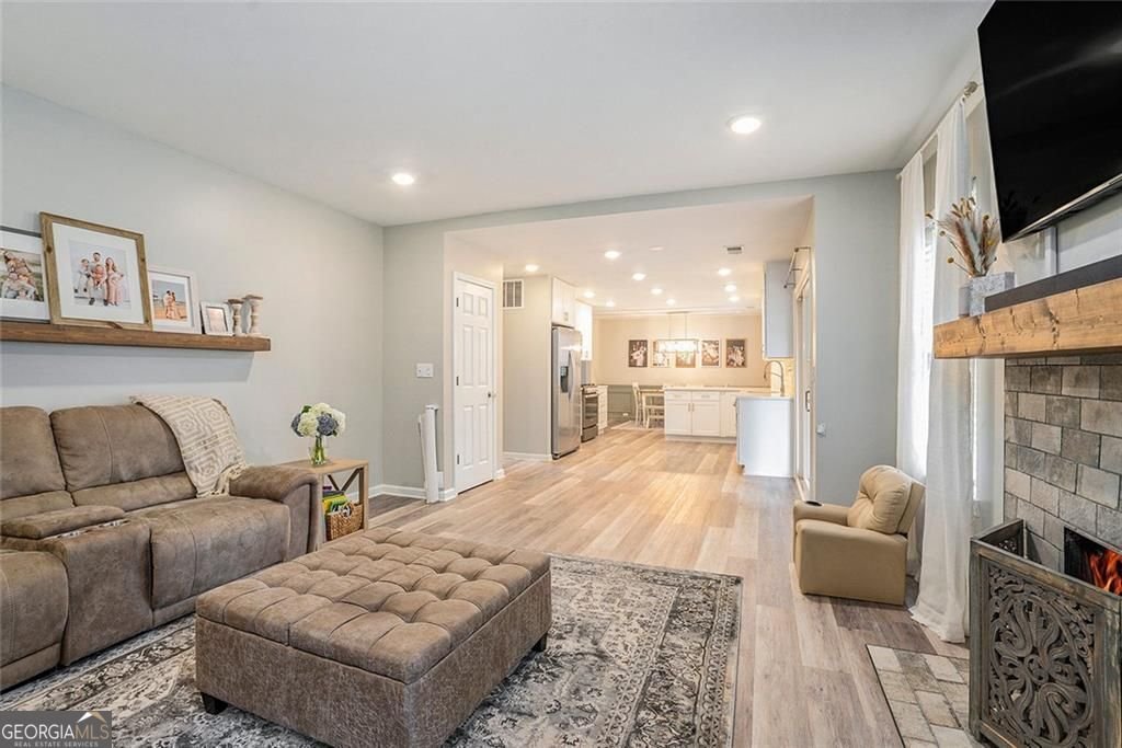 1040 Crabapple Lake Circle Roswell - 10