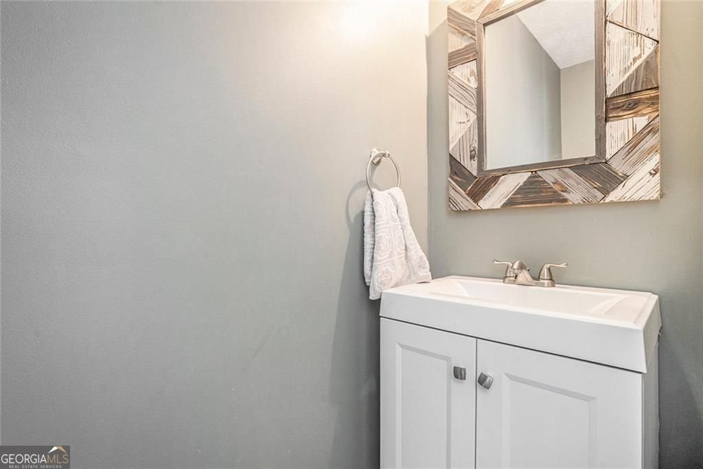 1040 Crabapple Lake Circle Roswell - 17