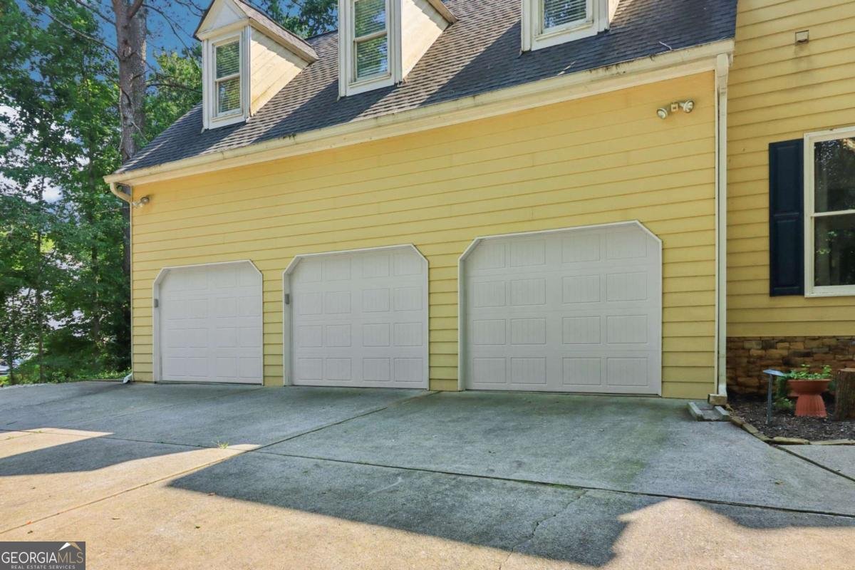 2575 Hidden Wood Lane Lawrenceville - 44