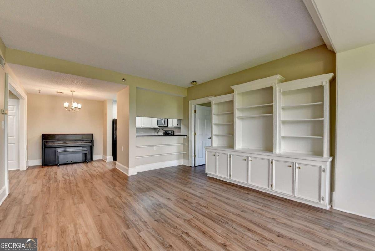 1800 Clairmont Lake Decatur - 17