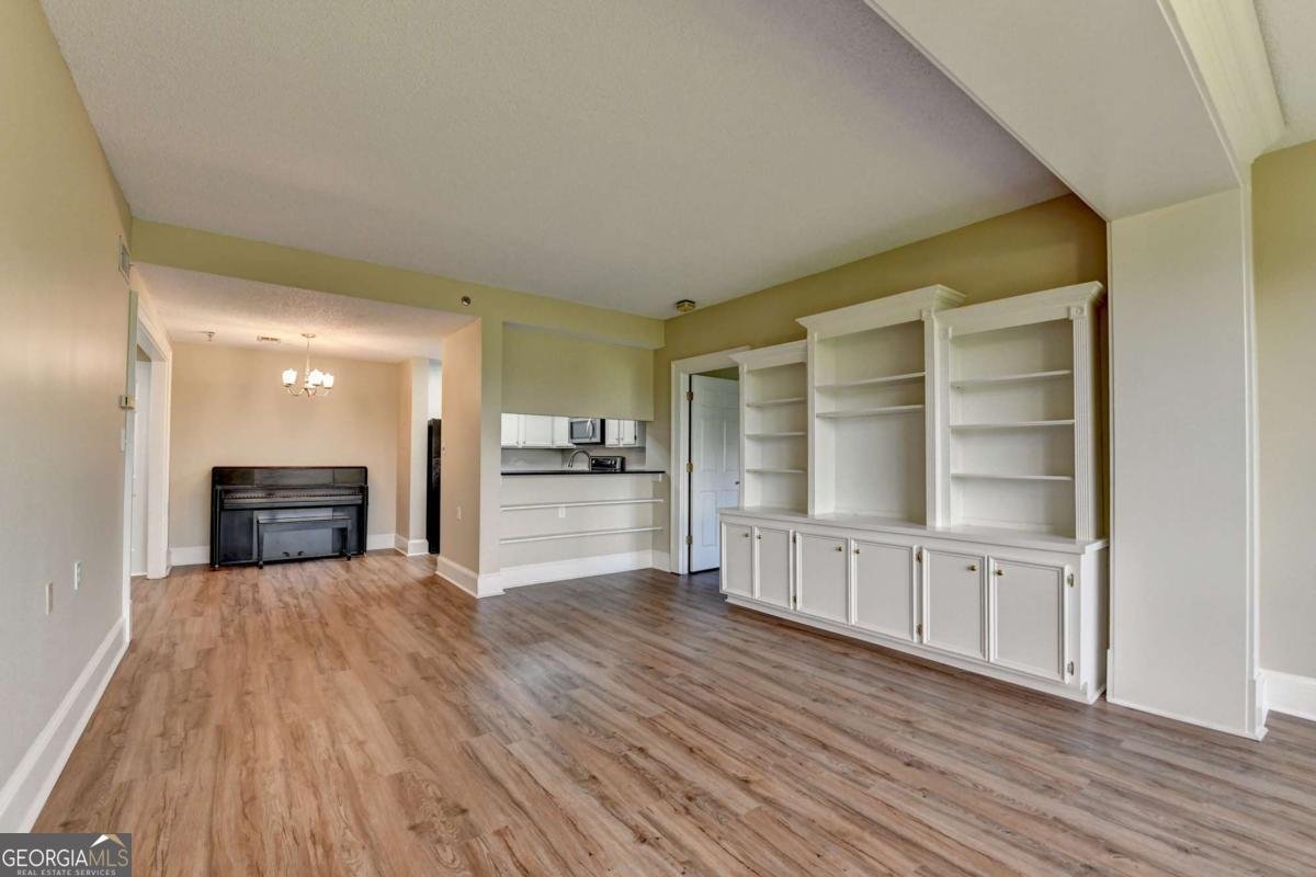 1800 Clairmont Lake Decatur - 18