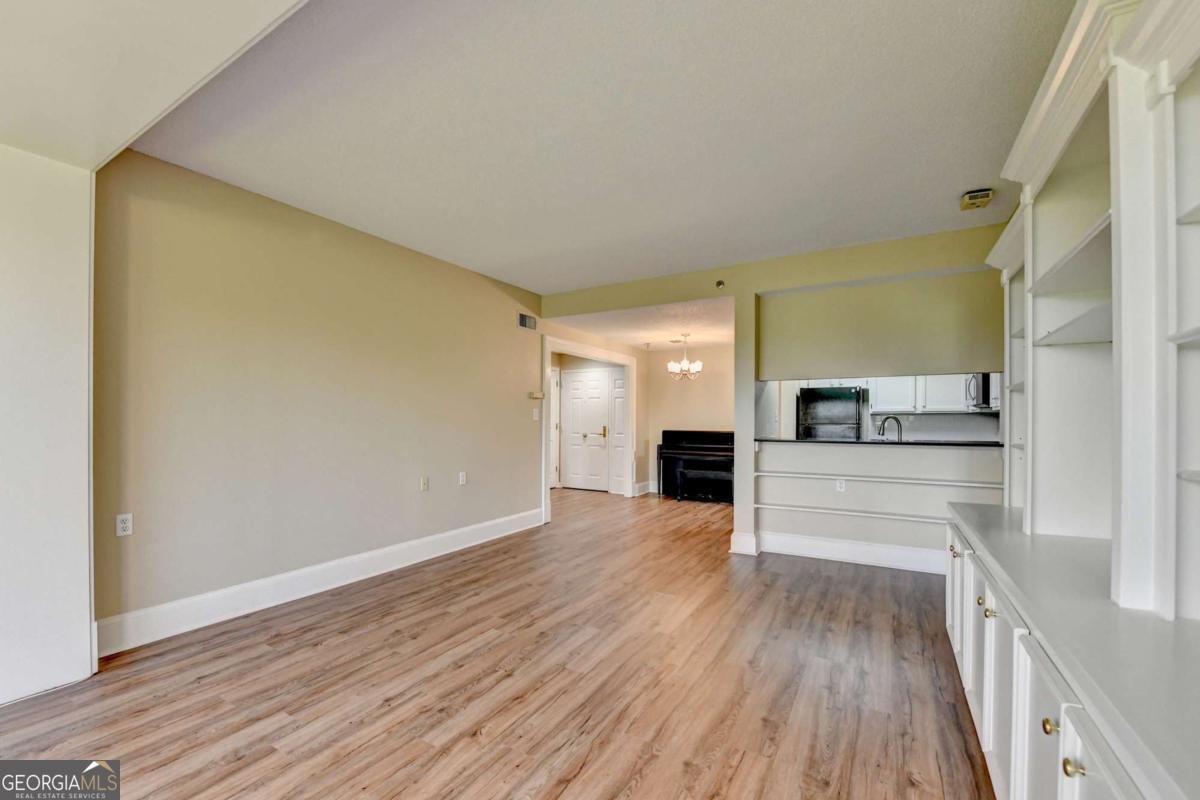 1800 Clairmont Lake Decatur - 20