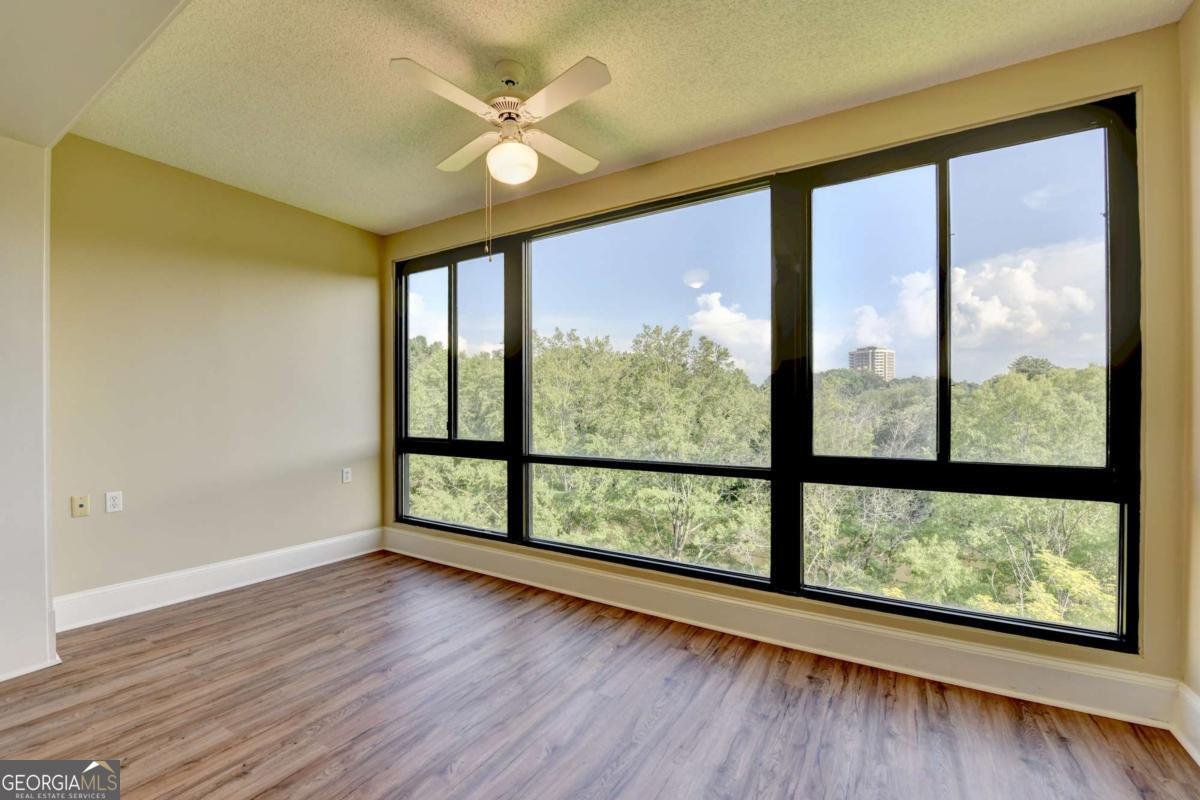 1800 Clairmont Lake Decatur - 24