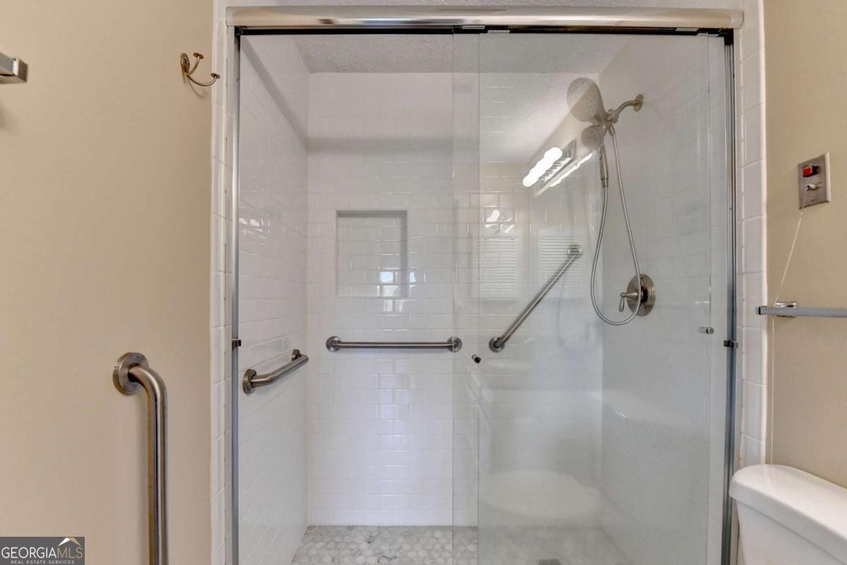 1800 Clairmont Lake Decatur - 35