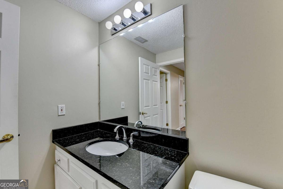 1800 Clairmont Lake Decatur - 44