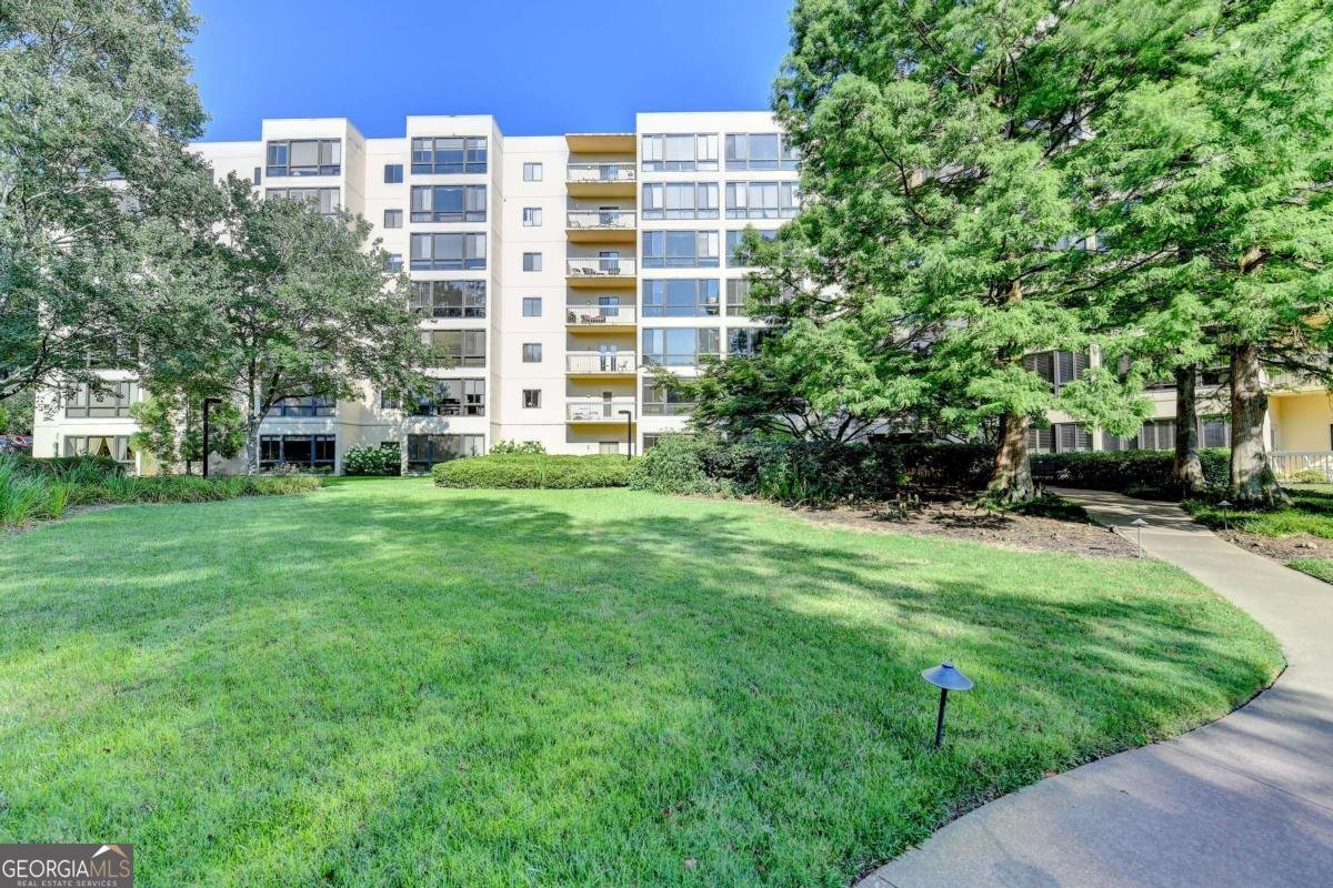1800 Clairmont Lake Decatur - 52