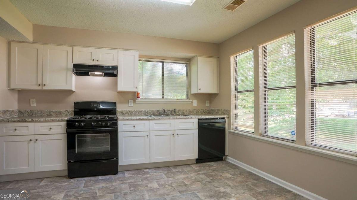 1070 Chapman Lane Stone Mountain - 12