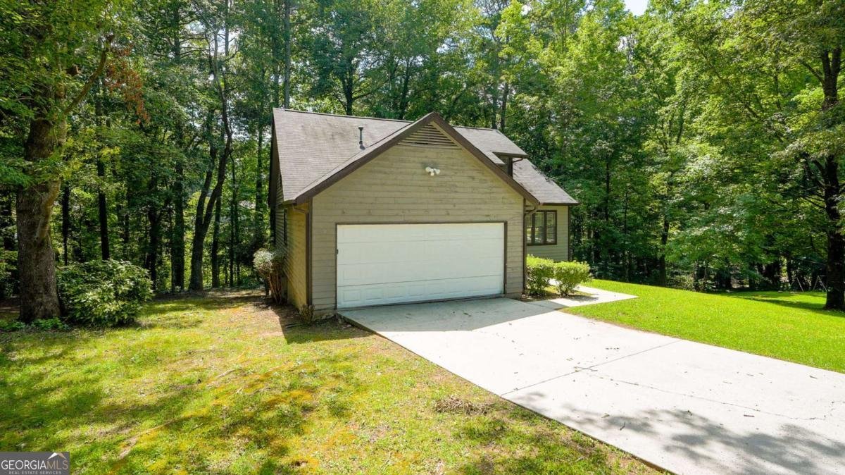 1070 Chapman Lane Stone Mountain - 2