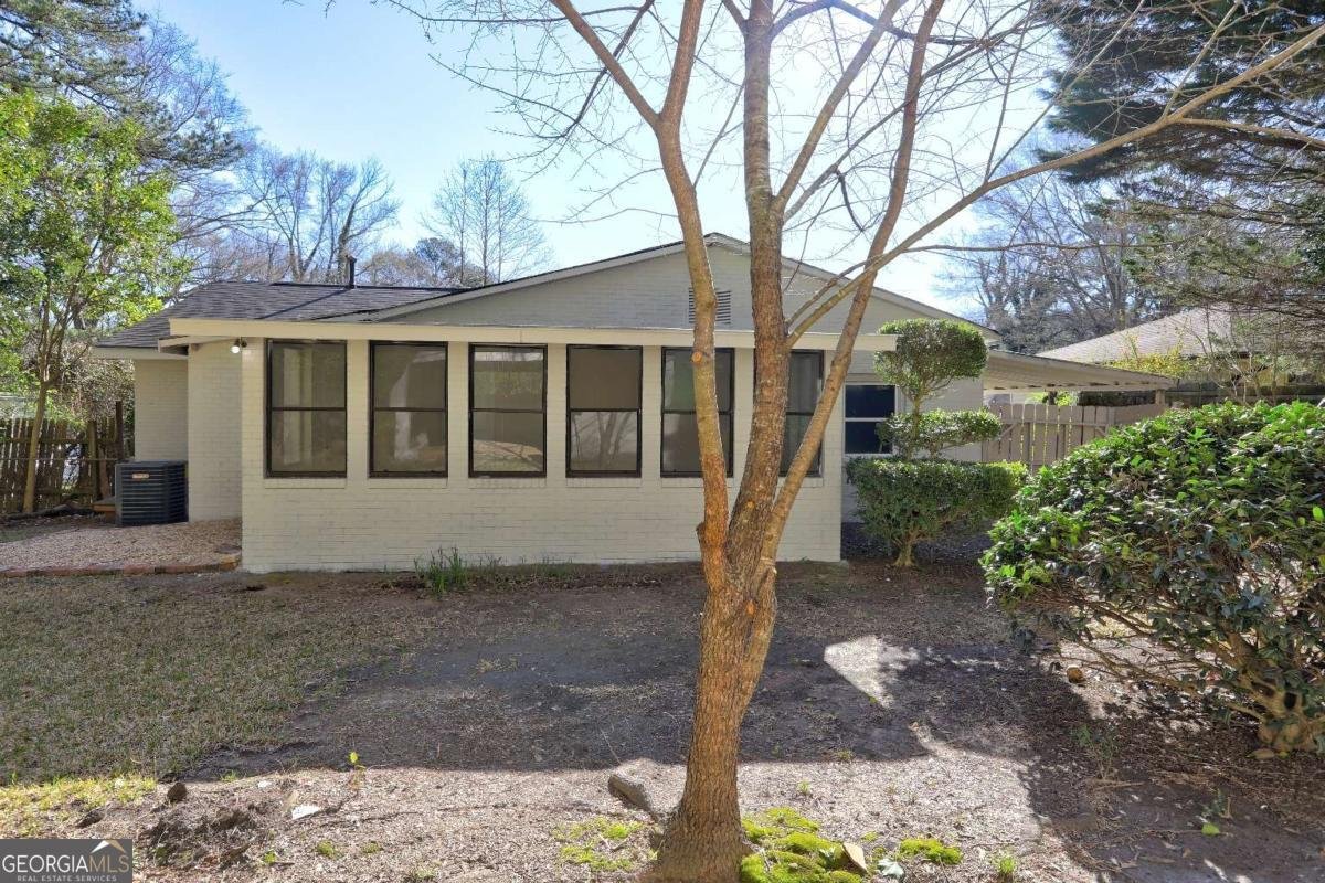 810 Commodore Drive Atlanta - 22