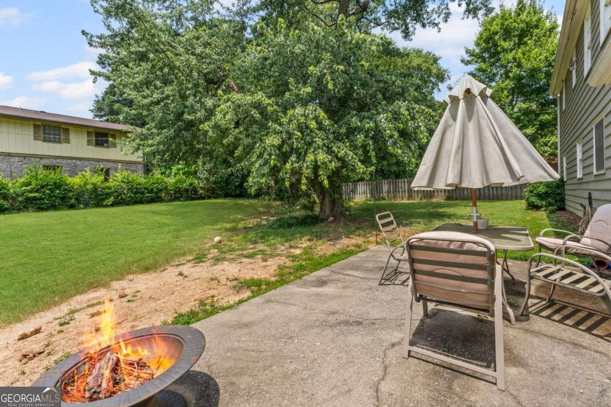 483 Emily Drive Lilburn - 6