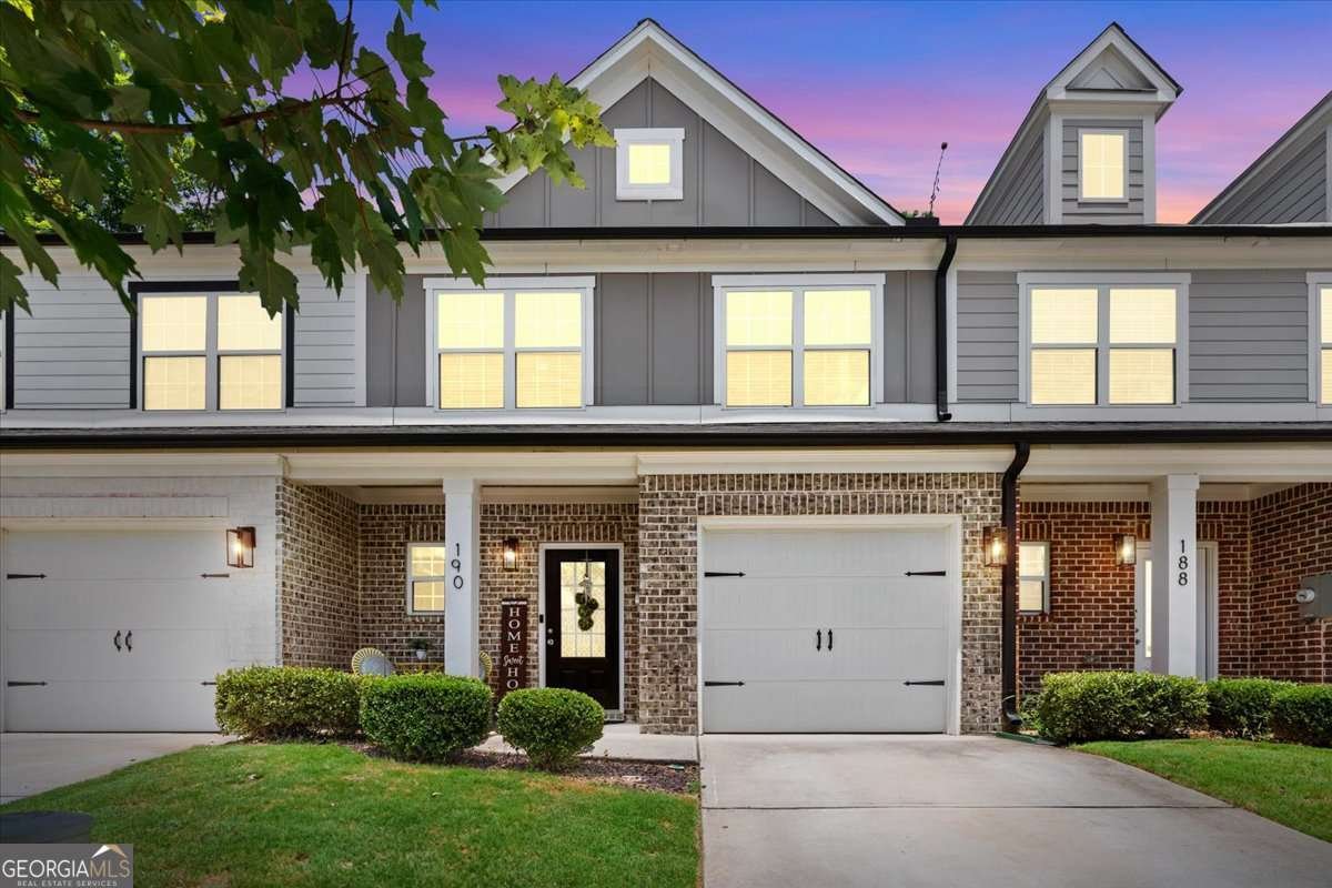 190 Spring Way Square Canton - 1
