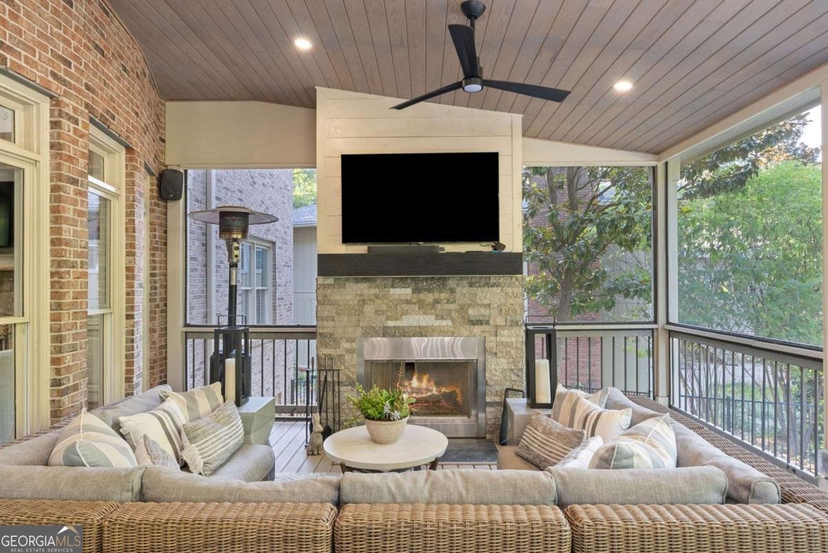 3283 Stratfield Drive Brookhaven - 19