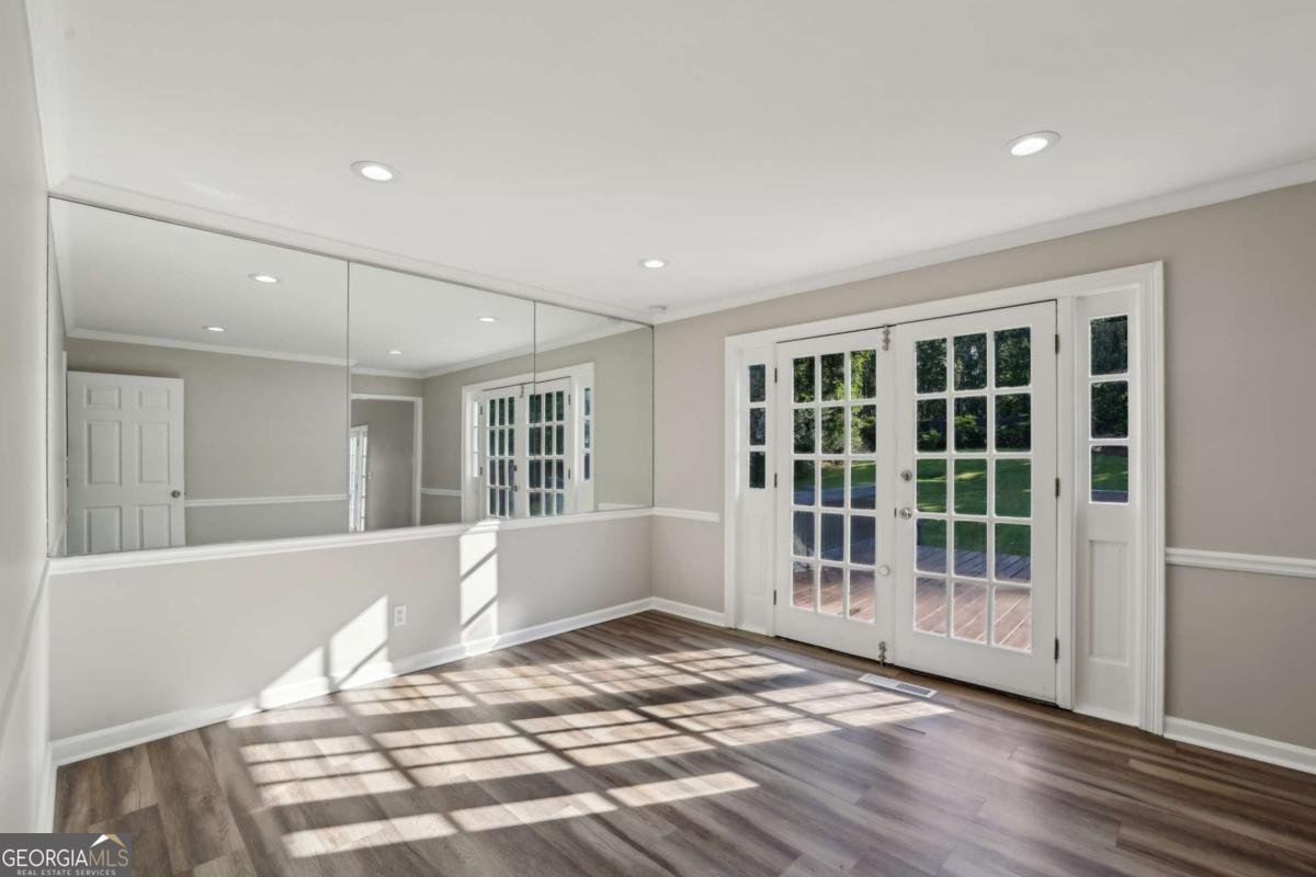 230 Hollyberry Court Roswell - 6