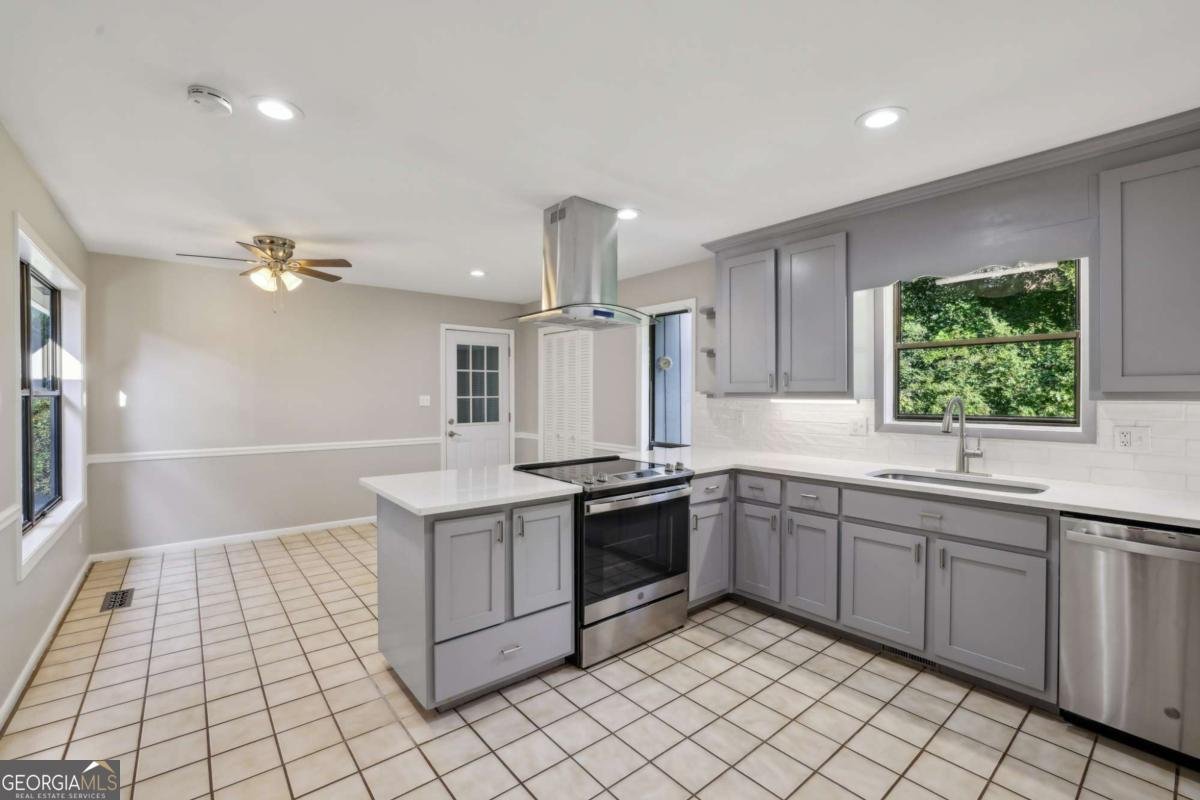 230 Hollyberry Court Roswell - 7