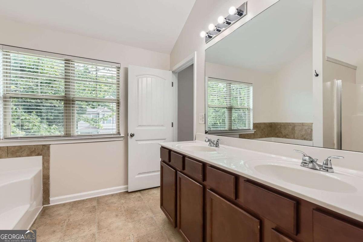 5863 San Gabriel Lane Atlanta - 19