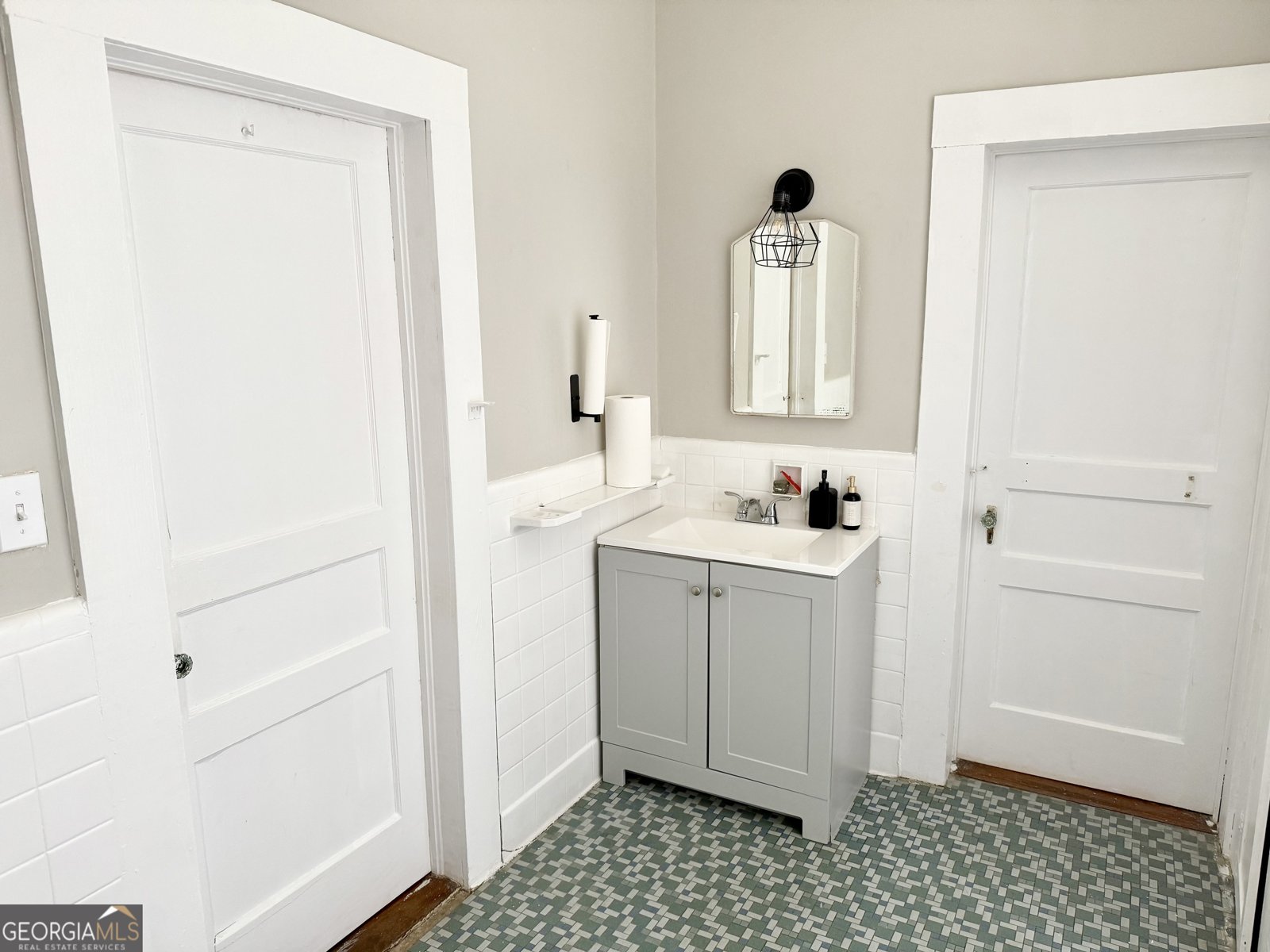 18046 Main Street Woodbury - 17