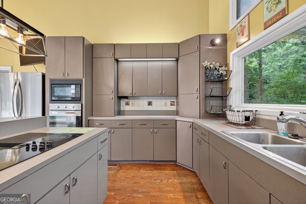 415 Spruce Lane Lane Monroe - 13