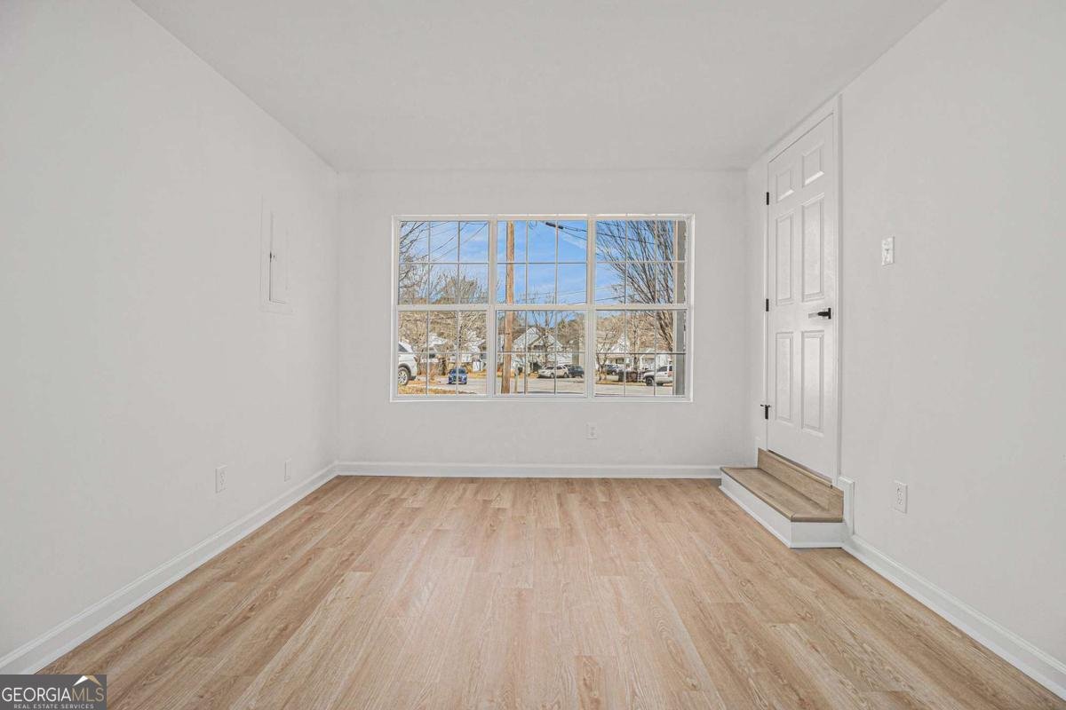 594 Waynes Court Atlanta - 3