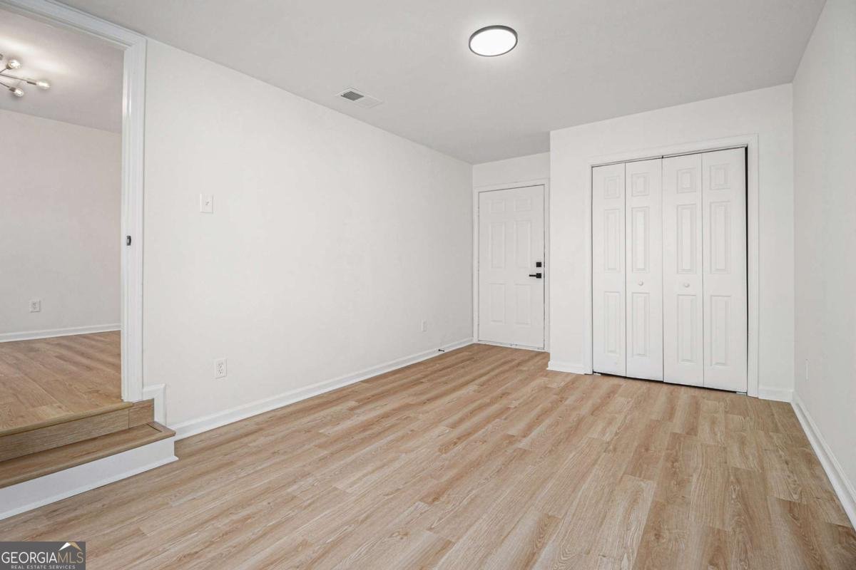 594 Waynes Court Atlanta - 4