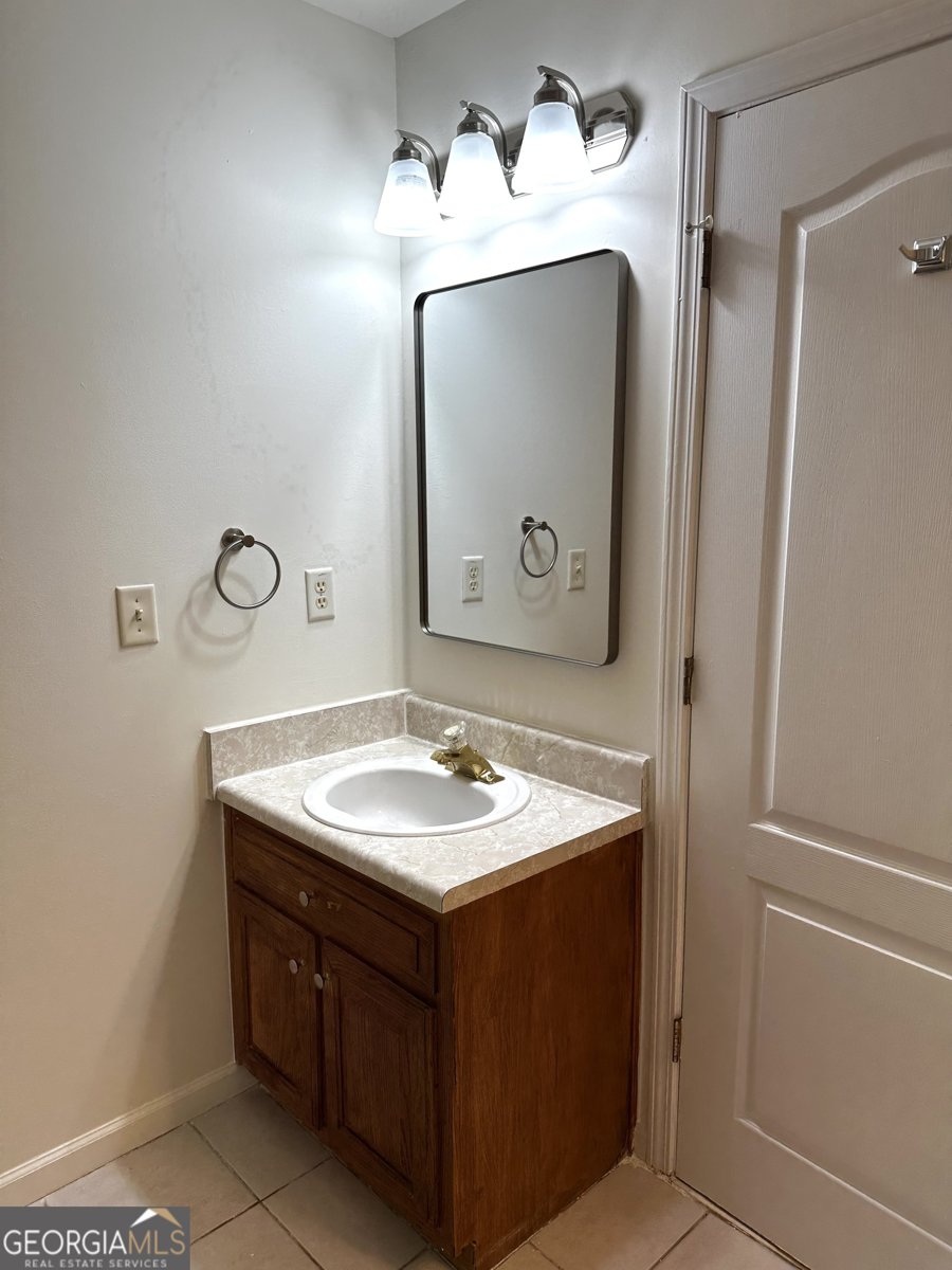 12264 Crestwood Court Fayetteville - 15
