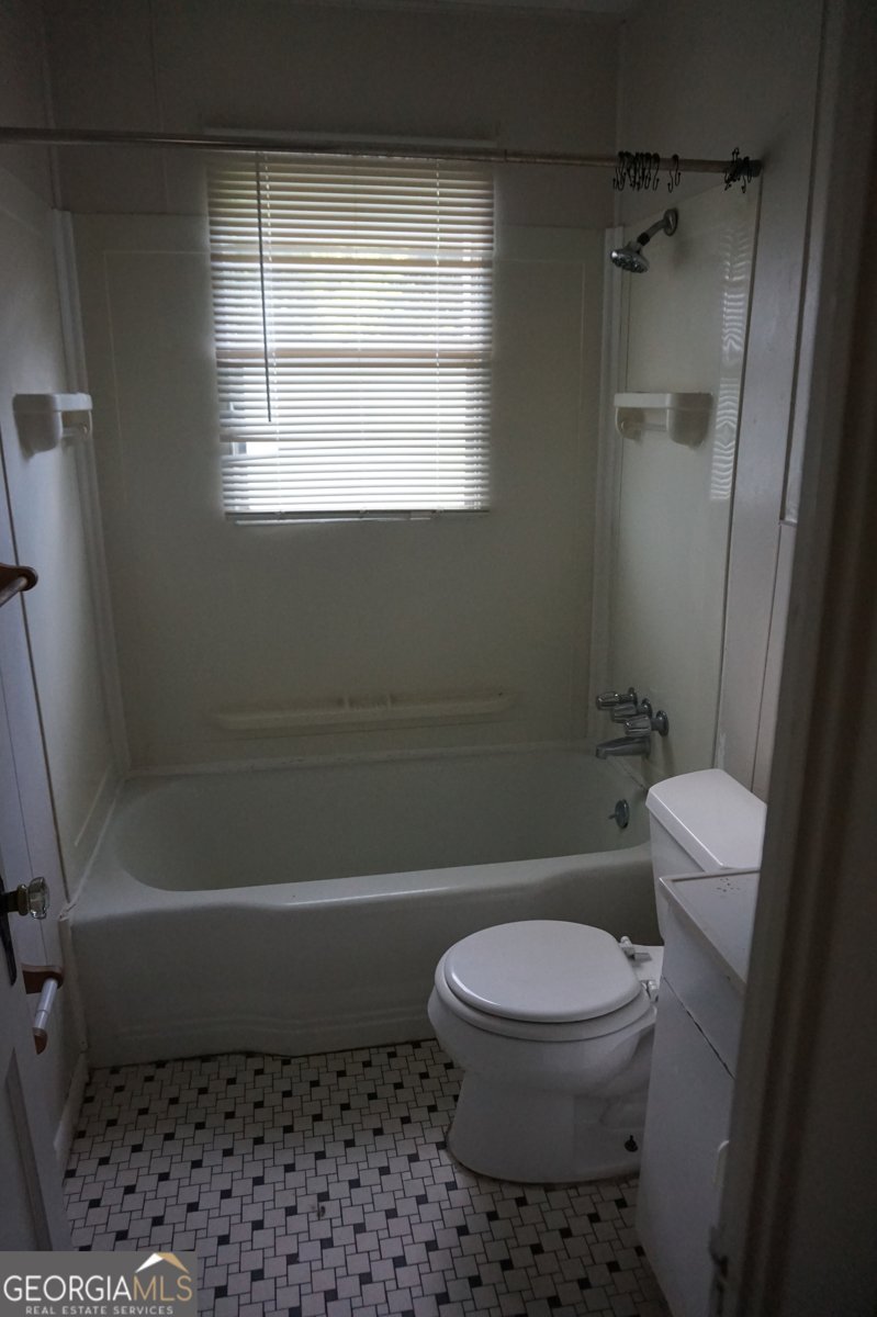 1472 Elizabeth Lane East Point - 13