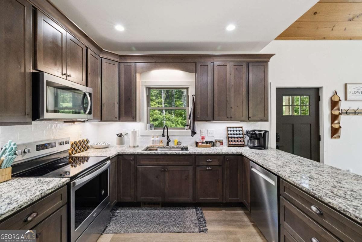 345 Deer Trail Mineral Bluff - 4