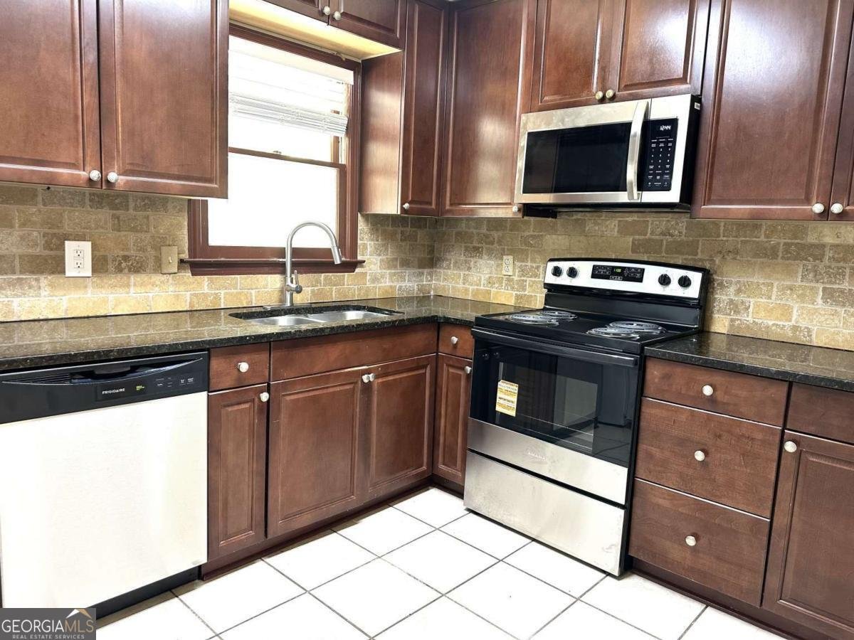1403 Lakemont Drive Grayson - 11