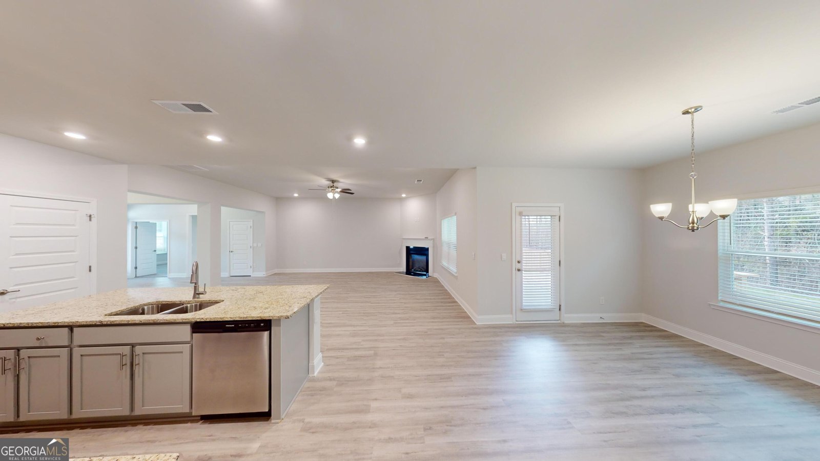 1023 Holliday Pass Griffin - 2